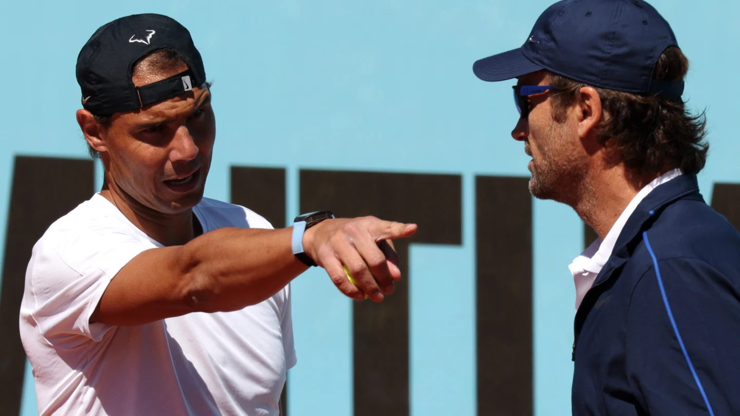 Carlos Moyà carga contra la "cutre" despedida a Rafa Nadal en Málaga Carlos Moyà carga contra la "cutre" despedida a Rafa Nadal en Málaga