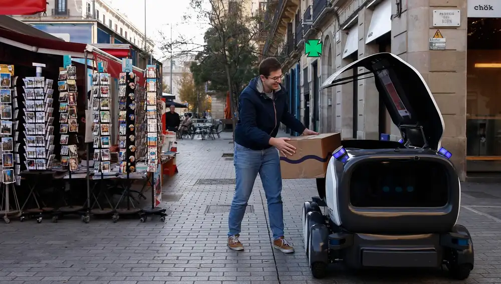 Sale a prueba un robot para repartir paquetes Sale a prueba un robot para repartir paquetes