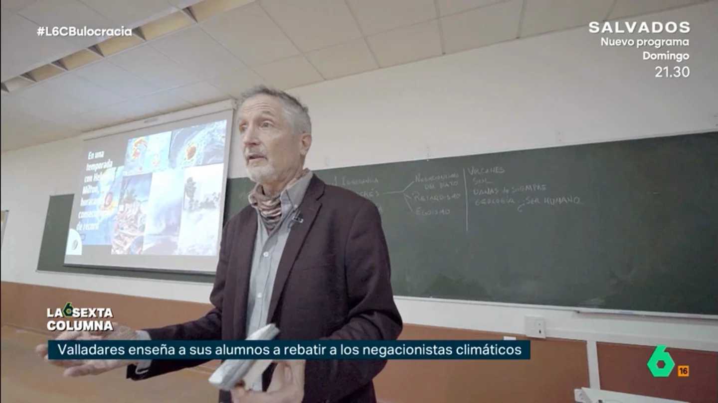 La 'radiografía' del negacionista, según el científico Fernando Valladares: del 'ignorante' al que lo hace "por interés" laSexta Columna acompaña en este vídeo al investigador del CSIC, Fernando Valladares, en una de sus clases en las que enseña a sus alumnos a 'combatir' a los negacionistas del cambio climático. Estos son los tres tipos que, según él, existen.
