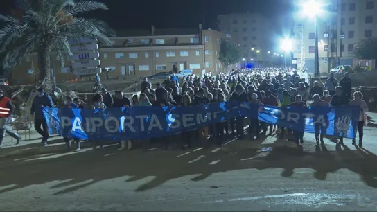 Una marcha silenciosa recorre Paiporta Imágenes de la marcha en Paiporta