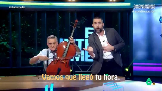 Dani Mateo versiona a Chayanne y le dedica una canción a Salomé Pradas: "Vamos que llegó tu hora, venga ya lárgate" Ante el cese de Pradas, responsable de conselleria de Emergencias e Interior, el colaborador utiliza la popular canción 'Salomé', del cantante puertorriqueño para hacerle su particular homenaje como despedida.