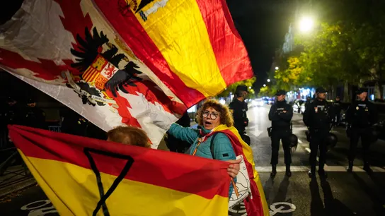 Cientos de personas de manifiestan en Ferraz con simbología fascista Cientos de personas de manifiestan en Ferraz con simbología fascista