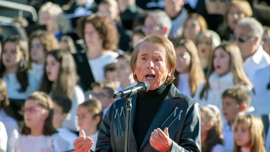 El cantante Raphael graba el villancico 'El Tamborilero' este sábado en Linares El cantante Raphael graba el villancico 'El Tamborilero' este sábado en Linares