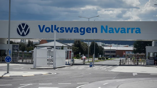 Vista de la puerta principal de la fábrica de Volkswagen Navara Vista de la puerta principal de la fábrica de Volkswagen Navara