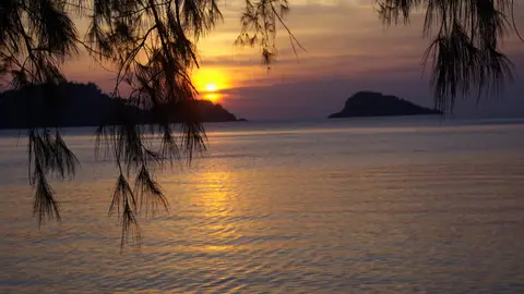 Atardecer en la provincia de Trat, en Tailandia Atardecer en la provincia de Trat, en Tailandia