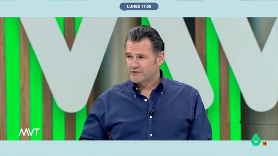Iñaki López, a Gonzalo Miró: "Algún día te ganarás las simpatías de los presentadores y te pasaremos a los días con comida" Iñaki López y Gonzalo Miró intercambian un divertido diálogo a propósito de las ausencias del colaborador en los días que hay sección de cocina. "Empiezo a pensar que estás tú detrás de todo", comenta Miró al presentador en este vídeo.