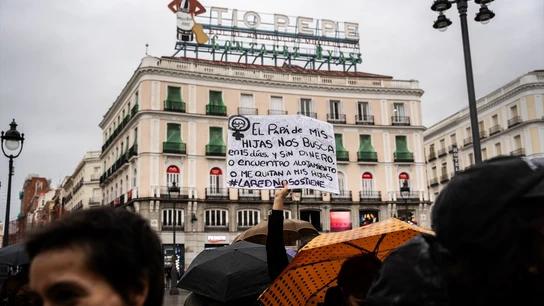 Trabajadoras de la red contra la violencia de género de Madrid, durante la huelga. Trabajadoras de la red contra la violencia de género de Madrid, durante la huelga.