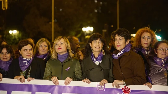 Pilar Alegría (3i) Ana Redondo (3d), y Elma Saiz (2d) Pilar Alegría (3i) Ana Redondo (3d), y Elma Saiz (2d)