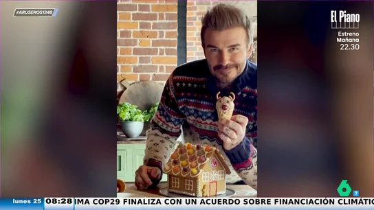 El viral de David Beckham cocinando galletas de jengibre con un jersey de Navidad: "No se le resiste nada" El viral de David Beckham cocinando galletas de jengibre con un jersey de Navidad: "No se le resiste nada"