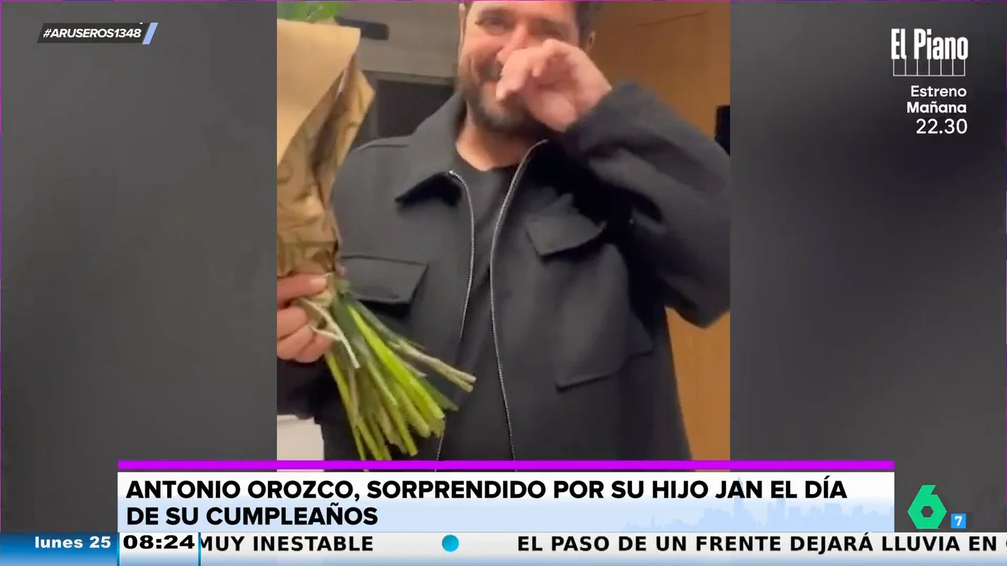Las lágrimas de Antonio Orozco con el emotivo mensaje de su hijo por su cumpleaños: "No te puedo querer más" Las lágrimas de Antonio Orozco con el emotivo mensaje de su hijo por su cumpleaños: "No te puedo querer más"
