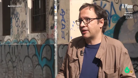 Un vecino de Málaga, sobre los pisos turísticos: "Vine a un edificio residencial y ahora es un hotel de baja estofa" Alejandro Villén, vecino de la ciudad, sufre desde hace varios años la presencia de pisos turísticos en su edificio. Esto le ha provocado problemas de ansiedad debido a que nunca sabe qué tipo de inquilinos habrá.