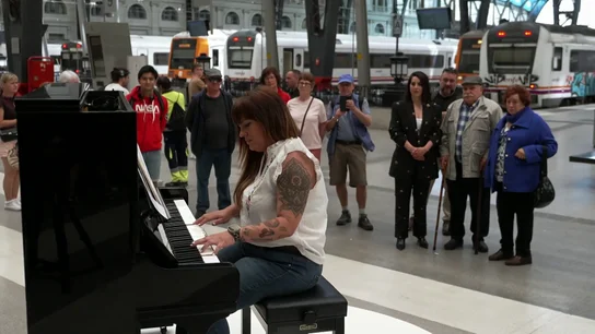 Los padres de Lara Rodríguez lloran al escucharla tocar 'The Promise' con el piano: "Pensaba que ya no tocaba" Los padres de Lara Rodríguez lloran al escucharla tocar 'The Promise' con el piano: "Pensaba que ya no tocaba"