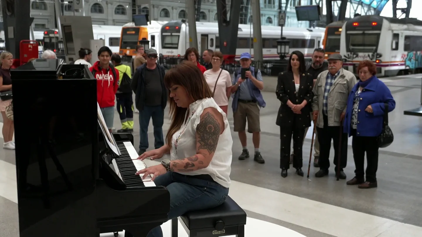 Los padres de Lara Rodríguez lloran al escucharla tocar 'The Promise' con el piano: "Pensaba que ya no tocaba" Los padres de Lara Rodríguez lloran al escucharla tocar 'The Promise' con el piano: "Pensaba que ya no tocaba"