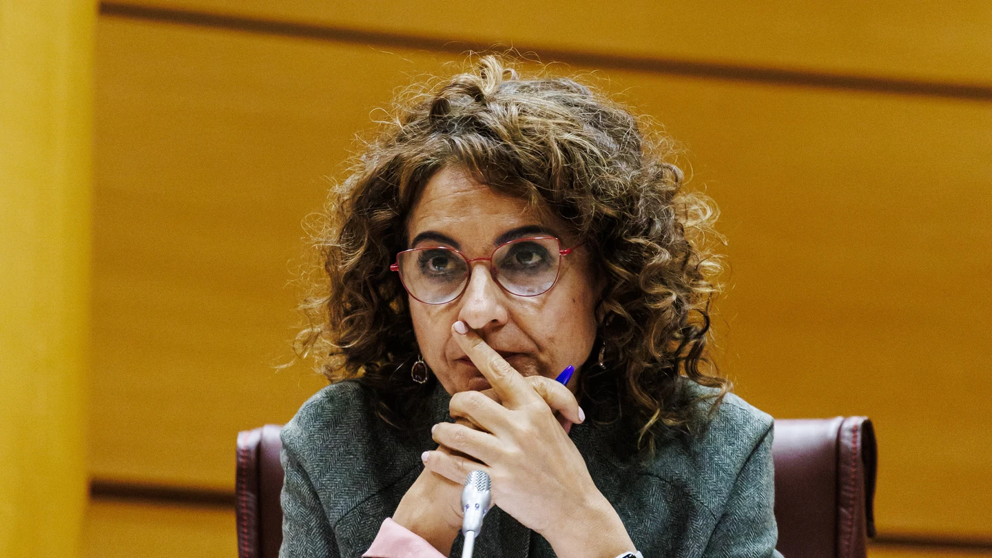 Montero pone "la mano en el fuego" por Santos Cerdán Montero pone "la mano en el fuego" por Santos Cerdán