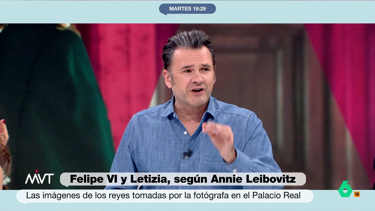 Iñaki López, sobre el Banco de España como "marchante" de las fotos de los reyes "He mirado entre sus funciones y no he encontrado que el Banco de España tenga que necesariamente convertirse en coleccionista de arte", comenta Iñaki López en este vídeo donde valora las fotos de Annie Leibovitz a Felipe VI y Letizia.