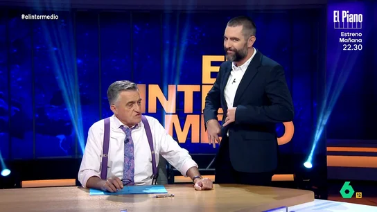 Dani Mateo le dedica una canción a Sara Aagesen ritmo de 'Aserejé': "Tiene nombre vikingo pero es de Madrid" Dani Mateo le dedica una canción a Sara Aagesen ritmo de 'Aserejé': "Tiene nombre vikingo pero es de Madrid"