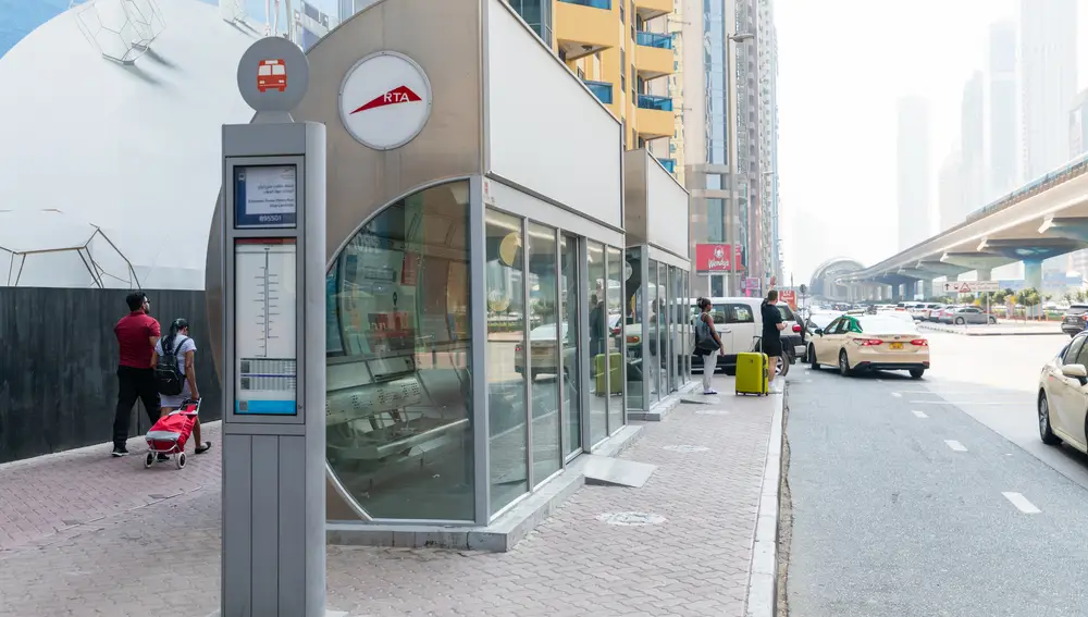 Incluso las paradas de autobús tienen aire acondicionado Incluso las paradas de autobús tienen aire acondicionado