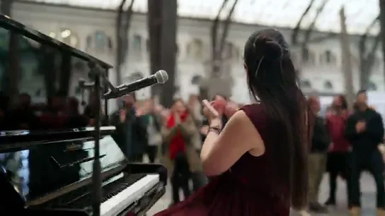 Cantó en el funeral de la reina Isabel II: así anima Carlota al público a que le acompañe mientras toca 'Stand By Me' Cantó en el funeral de la reina Isabel II: así anima Carlota al público a que le acompañe mientras toca 'Stand By Me'