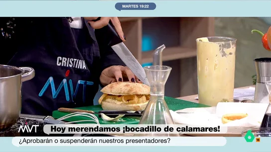 Iñaki López y Cristina Pardo aprenden a hacer el bocadillo de calamares perfecto: así es la receta de Carlos Maldonado El Recetario de Iñaki López y Cristina Pardo añade una nueva página con esta receta de Carlos Maldonado que propone un trío ganador: pan, calamares rebozados y una mayonesa de anchoas o wasabi. Síguela paso a paso en este vídeo.
