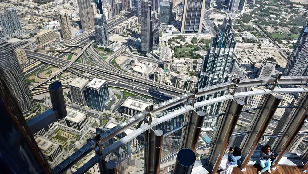 Vistas en la cima del Burj Khalifa Vistas en la cima del Burj Khalifa