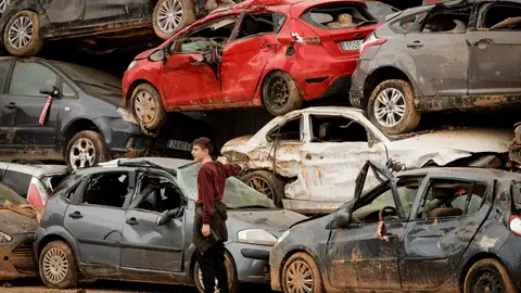 La búsqueda desesperada de sus coches 26 días después de la DANA: "tengo una psicosis mental" La búsqueda desesperada de sus coches 26 días después de la DANA: "tengo una psicosis mental"