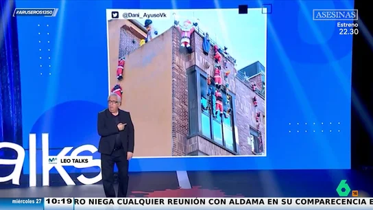 Leo Harlem, tras ver a varios Papa Nöel en una ventana: "Esto no es un 24 de diciembre, es el asalto al Capitolio" Leo Harlem, tras ver a varios Papa Nöel en una ventana: "Esto no es un 24 de diciembre, es el asalto al Capitolio"