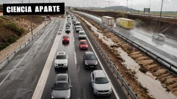 Coches circulando en la autov&iacute;a A-42, Toledo, Castilla-La Mancha (Espa&ntilde;a). 