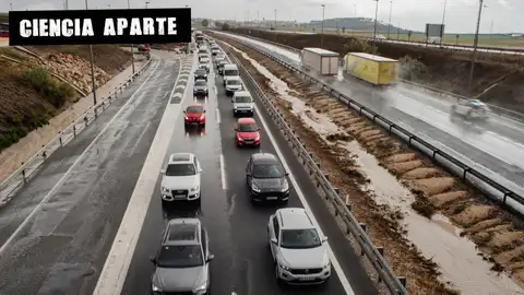 Coches circulando en la autovía A-42, Toledo, Castilla-La Mancha (España). Coches circulando en la autovía A-42, Toledo, Castilla-La Mancha (España).