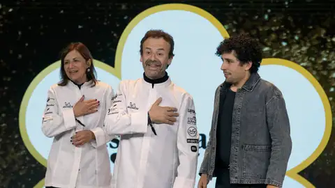 Nacho y Esther Manzano junto a su sobrino Jesús (d), del Restaurante Casa Marcial de Arriondas, Asturias Nacho y Esther Manzano junto a su sobrino Jesús (d), del Restaurante Casa Marcial de Arriondas, Asturias