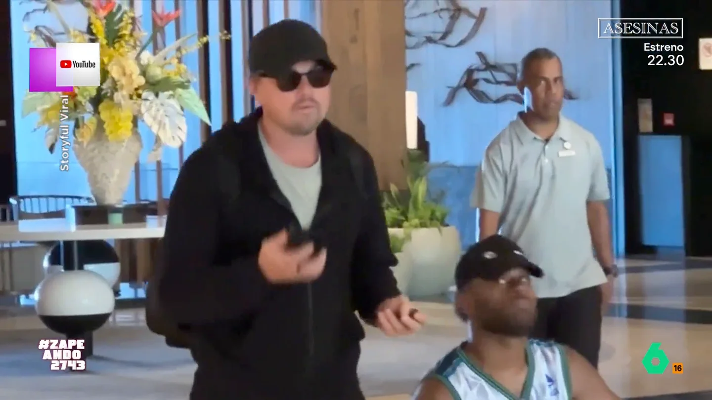 Acusan a Leonardo DiCaprio de ser un maleducado: "No tenía muchas ganas de fiesta" El actor ha visitado las islas Fiyi y el personal de su hotel decidió agasajarle con una canción tradicional de despedida. Pero el actor, en lugar de disfrutar de la música, decidió ignorar a los trabajadores.