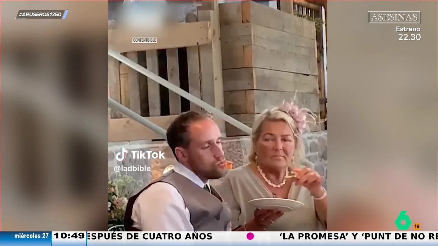 Un novio se emborracha en su boda y su suegra termina dándole de comer a la boca Un novio se emborracha en su boda y su suegra termina dándole de comer a la boca