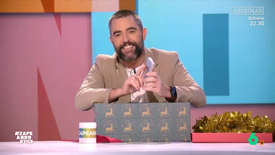 Dani Mateo tras 'recibir' la cesta de Bertín Osborne: "Suena como una bolsa de patatas... tiene más aire que patatas" Dani Mateo tras 'recibir' la cesta de Bertín Osborne: "Suena como una bolsa de patatas... tiene más aire que patatas"