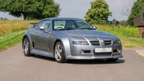 Solo existen 42 unidades del coche que precedió a la quiebra de la ahora exitosa MG: motor V8 de Ford Mustang y diseño de McLaren F1 MG XPower SV