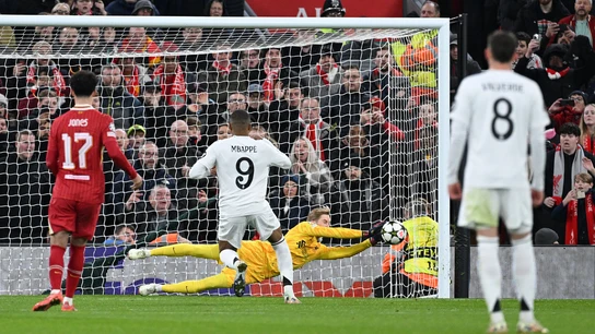 Penalti fallado por Mbappé en Anfield Penalti fallado por Mbappé en Anfield