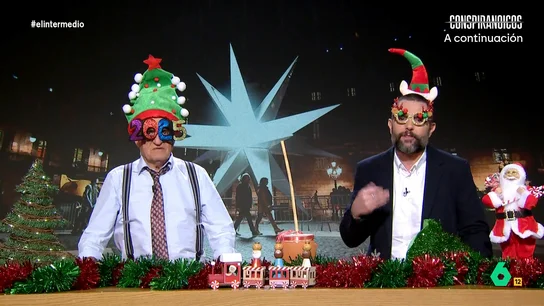 Dani Mateo, sobre la estrella de Navidad de 145.000 euros en Barcelona Ya está aquí la Navidad y, con ella, la carrera por ser la ciudad con la iluminación navideña más grande. En este vídeo, Dani Mateo y Wyoming analizan cómo han sido los encendidos en Madrid, Barcelona o Badalona.
