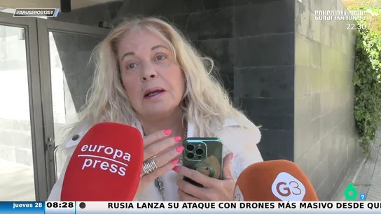 La divertida reacción de Bárbara Rey cuando el reportero no pilla su ironía sobre sus retoques: "¿Estáis ciegos o qué?" La divertida reacción de Bárbara Rey cuando el reportero no pilla su ironía sobre sus retoques: "¿Estáis ciegos o qué?"