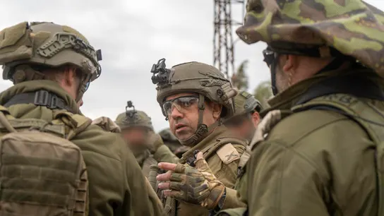 El comandante de la 146 División, BG Yeftah Norkin (c), visitó a los soldados de la 146 Brigada en su zona de operaciones en el sur de Líbano. El comandante de la 146 División, BG Yeftah Norkin (c), visitó a los soldados de la 146 Brigada en su zona de operaciones en el sur de Líbano.