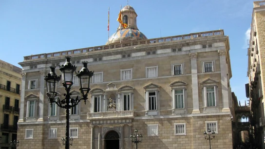 ¿Qué debes saber de las oposiciones para profesores de secundaria de Cataluña?: requisitos, fechas y exámenes Fachada del Palau de la Generalitat en Barcelona