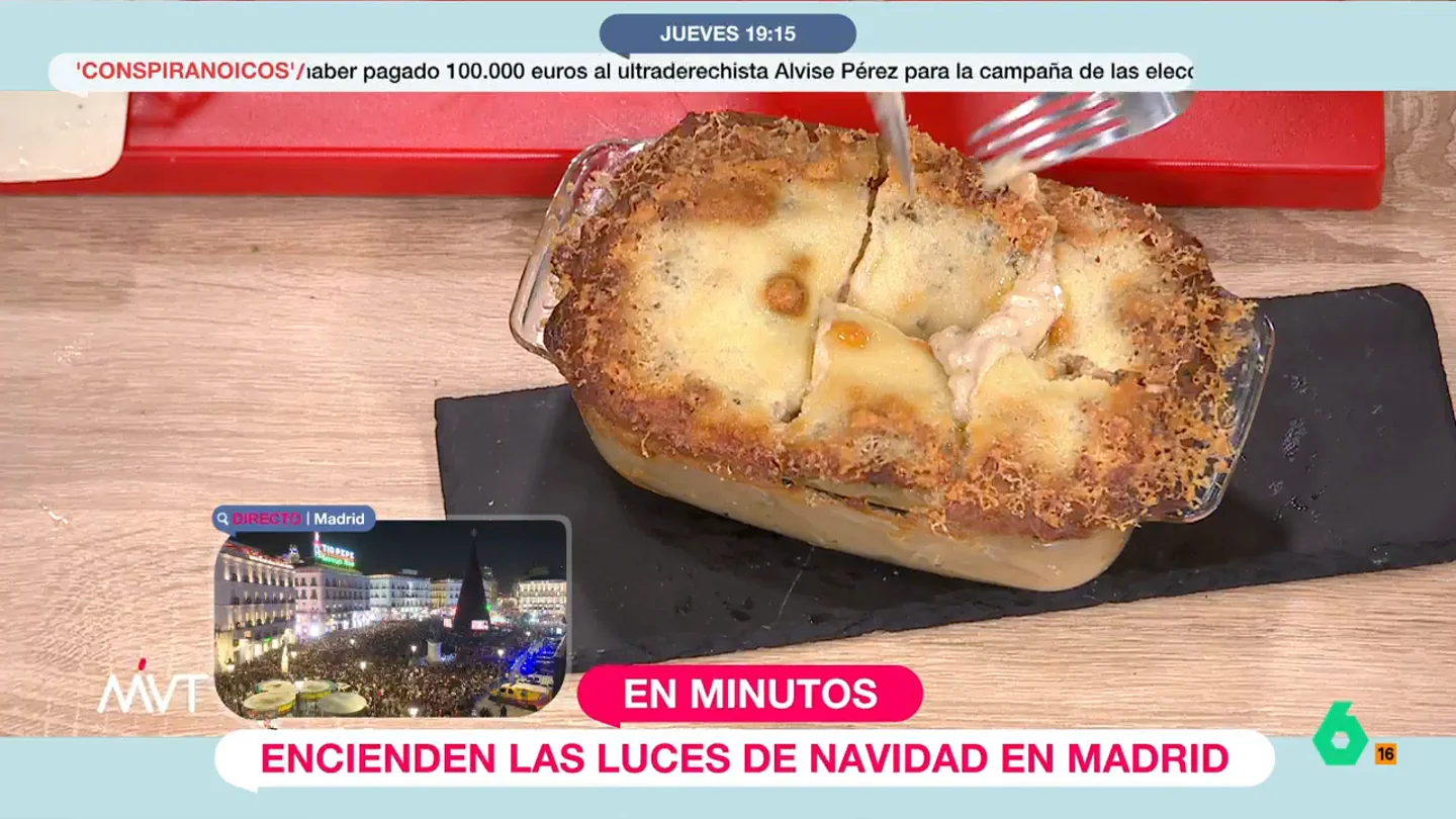 Carlos Maldonado estrena el horno de Más Vale Tarde con una brutal lasaña de salmón y espinacas: la receta paso a paso El chef Carlos Maldonado vuelve con otro de sus platos insuperables, una lasaña de salmón y espinacas con una bechamel con pasas y nueces que inaugura por todo lo alto el horno de Más Vale Tarde. La receta paso a paso, en este vídeo.