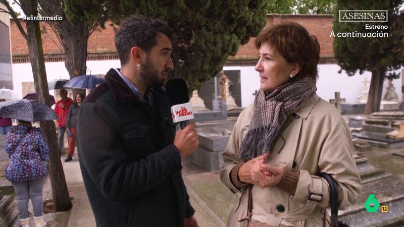 Una mujer, a Isma Juárez en el cementerio: "Una amiga quiere que esparzan sus cenizas en El Corte Inglés"