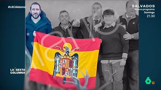Aldama posa con una bandera franquista Aldama posa con una bandera franquista