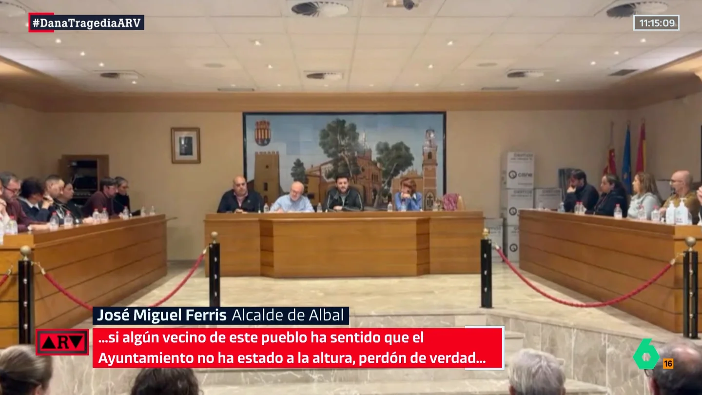 La emoción del alcalde de Albial, Valencia: "Si algún vecino ha sentido que el Ayuntamiento no ha estado a la altura, perdón" La emoción del alcalde de Albial, Valencia: "Si algún vecino ha sentido que el Ayuntamiento no ha estado a la altura, perdón"