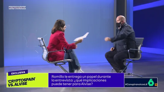 Conspiranoicos desvela qué dice el documento que 'Cryptospain' entregó a Ana Pastor En este vídeo, Álvaro Romillo entrega un documento a Ana Pastor que, desvela, le entregó el 'Pequeño Nicolás' y en el que, asegura, "nos redacta exactamente qué tengo que declarar ante el juez para que Alvise Pérez se libre".