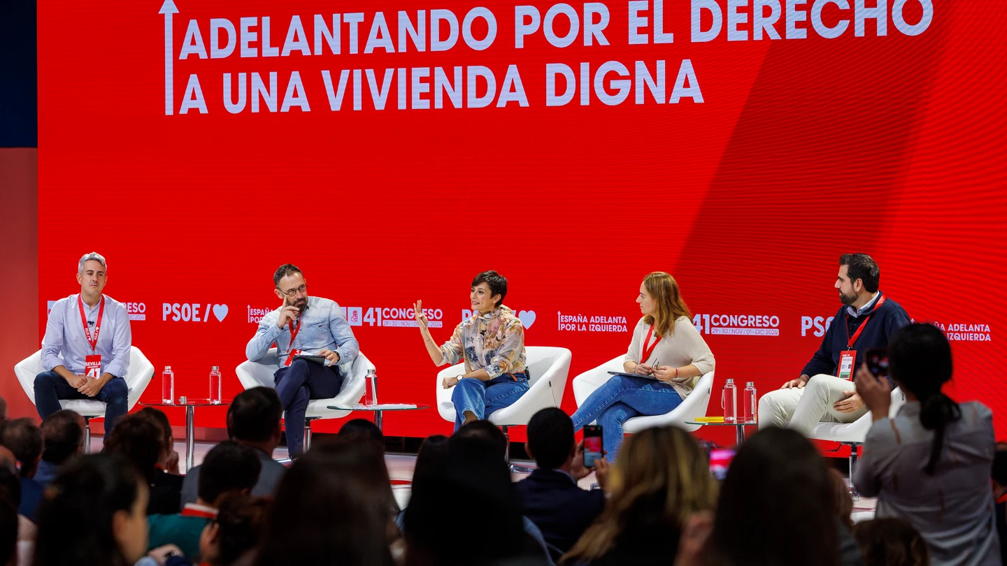 Mesa redonda en el 41 Congreso Federal del PSOE este viernes en Sevilla. Mesa redonda en el 41 Congreso Federal del PSOE este viernes en Sevilla.