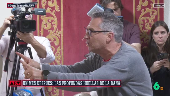 Los vecinos de Paiporta estallan en un pleno ante el "abandono" que sienten un mes después de la DANA: "¡No tenéis credibilidad!" Los vecinos de Paiporta estallan en un pleno ante el "abandono" que sienten un mes después de la DANA: "¡No tenéis credibilidad!"