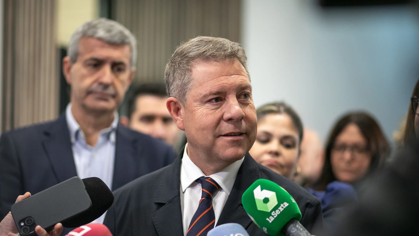 El presidente de Castilla-La Mancha, Emiliano García Page, atiende a los medios este viernes. El presidente de Castilla-La Mancha, Emiliano García Page, atiende a los medios este viernes.