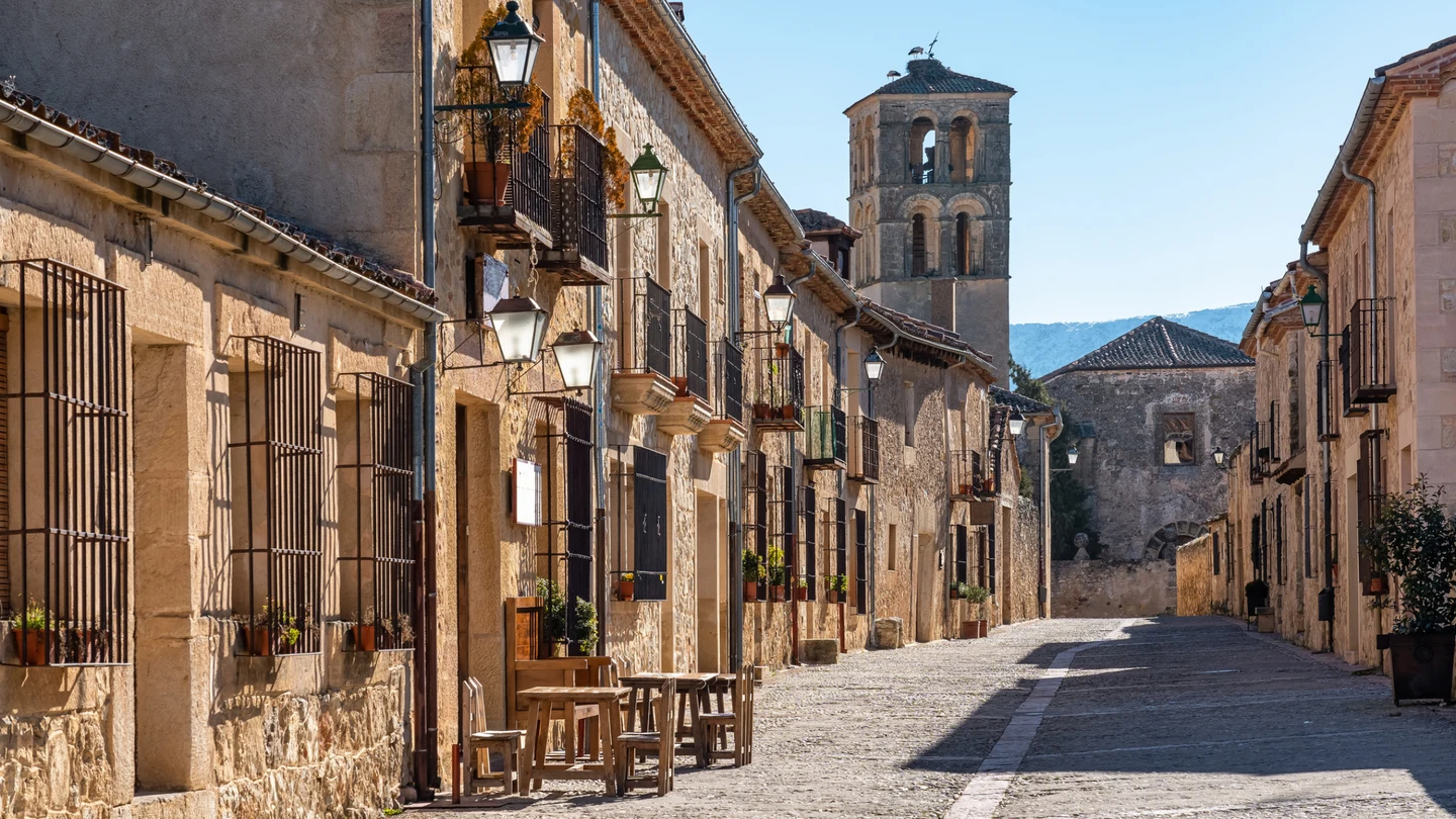 Una de las calles de Pedraza, en Segovia Una de las calles de Pedraza, en Segovia