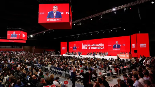El PSOE aprueba avanzar hacia un sistema de financiación autonómica más "justo, sostenible" y basado en un modelo "federal" El PSOE aprueba avanzar hacia un sistema de financiación autonómica más "justo, sostenible" y basado en un modelo "federal"