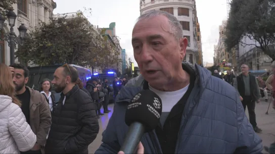 Joan Baldoví, portavoz de Compromís, durante la manifestación en Valencia Joan Baldoví, portavoz de Compromís, durante la manifestación en Valencia