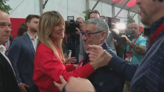 Begoña Gómez saluda a la militancia Begoña Gómez saluda a la militancia